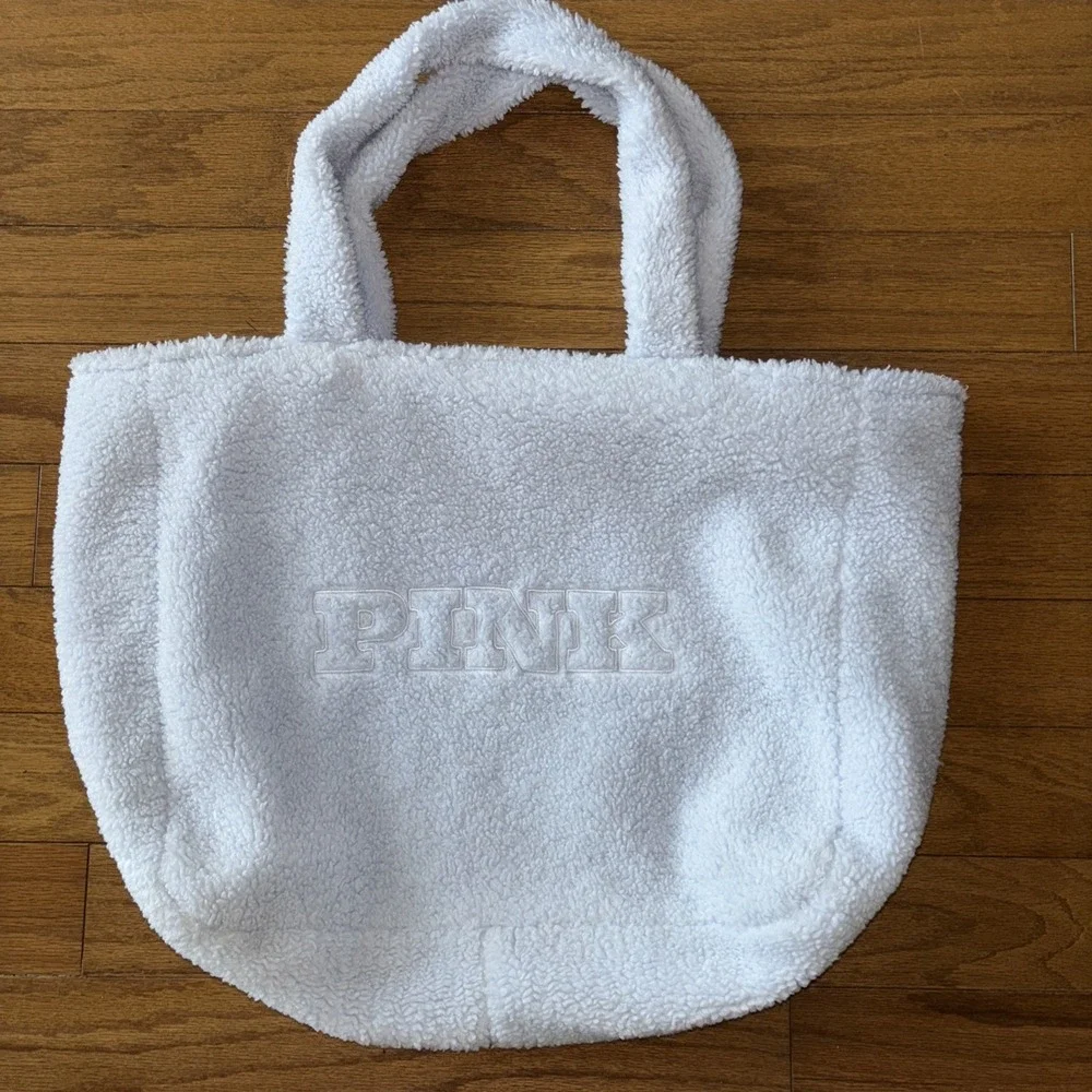 Victorias Secret Blue Plush Teddy Tote In Hydrangeas‎ BlueZipper. Inside Pockets